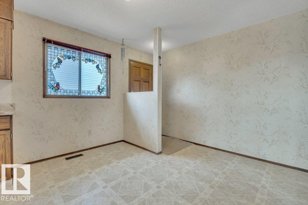 Photo 11 of 14804 35 St Nw, Edmonton AB