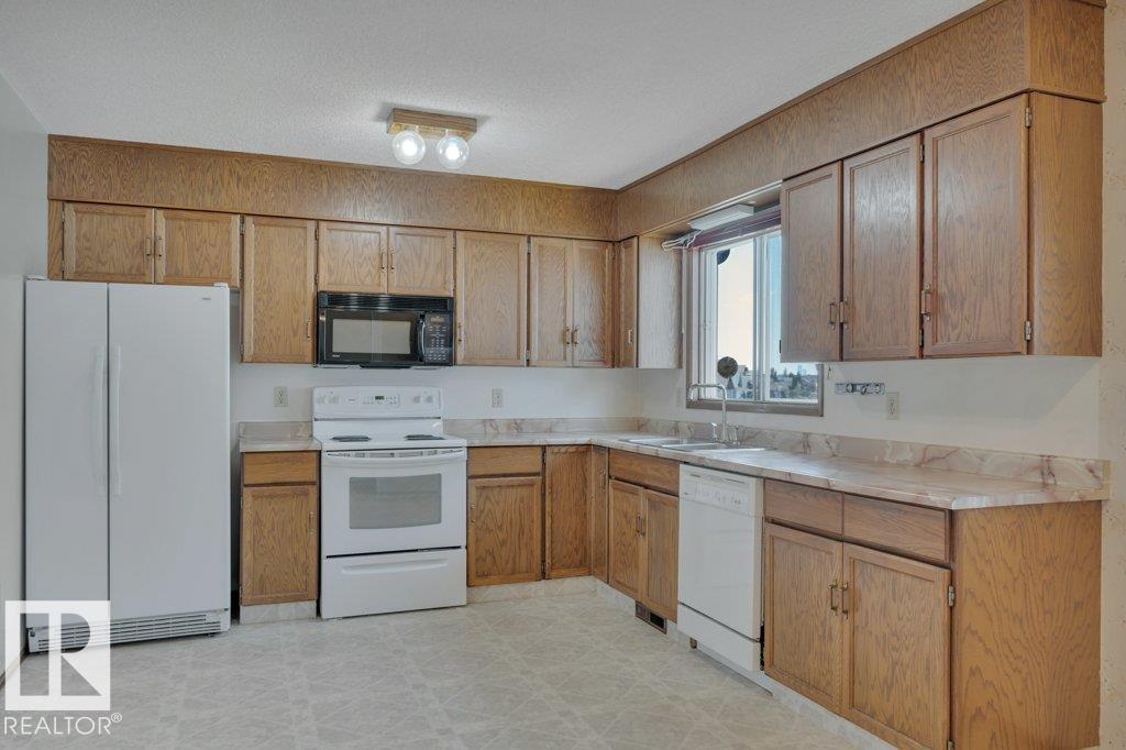 Photo 9 of 14804 35 St Nw, Edmonton AB