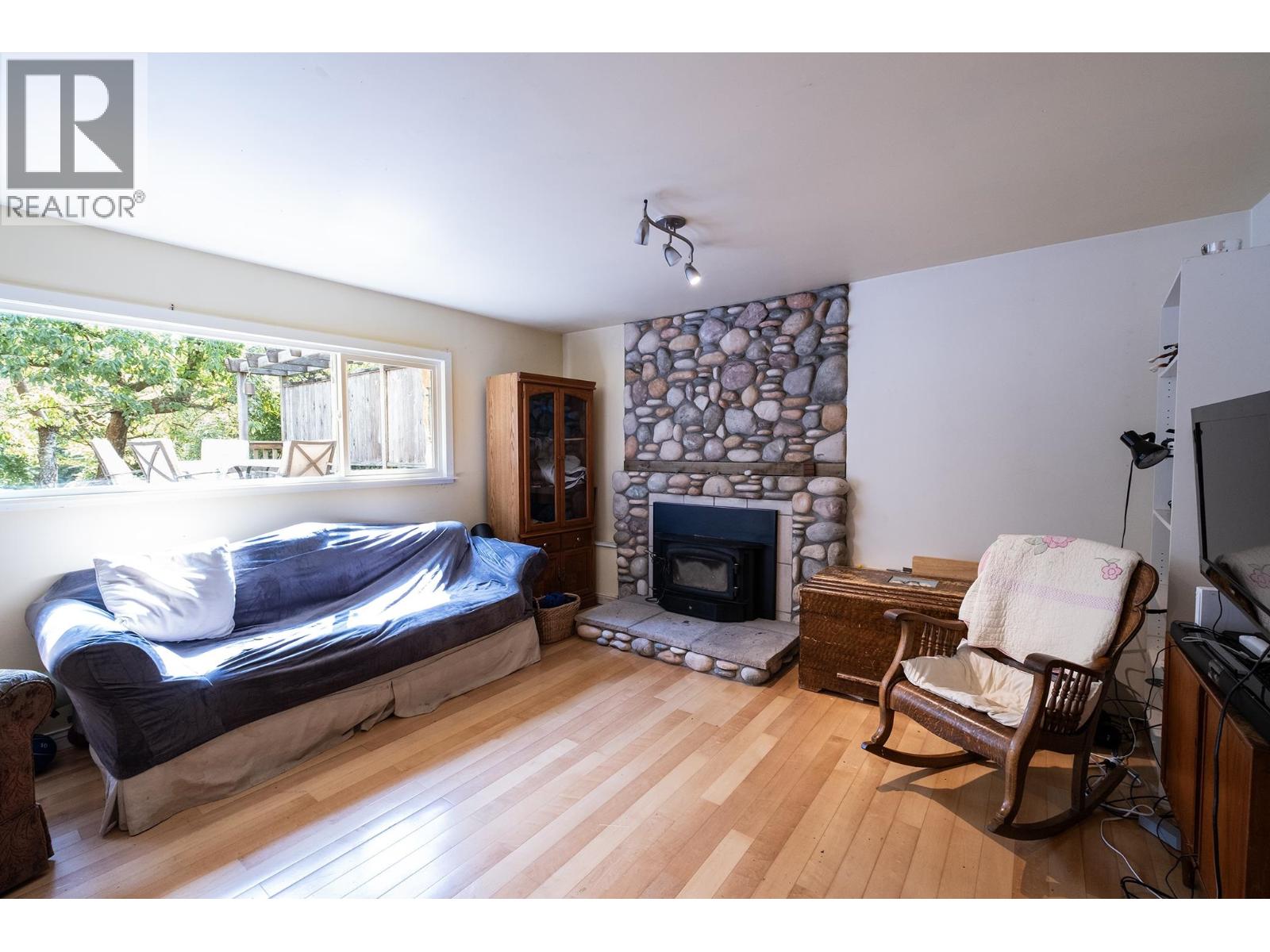 1160 ROSAMUND ROAD, Gibsons