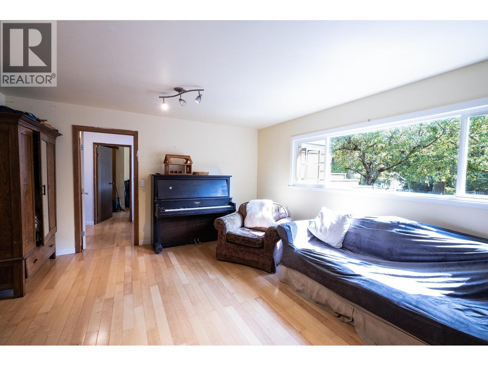 1160 ROSAMUND ROAD, Gibsons
