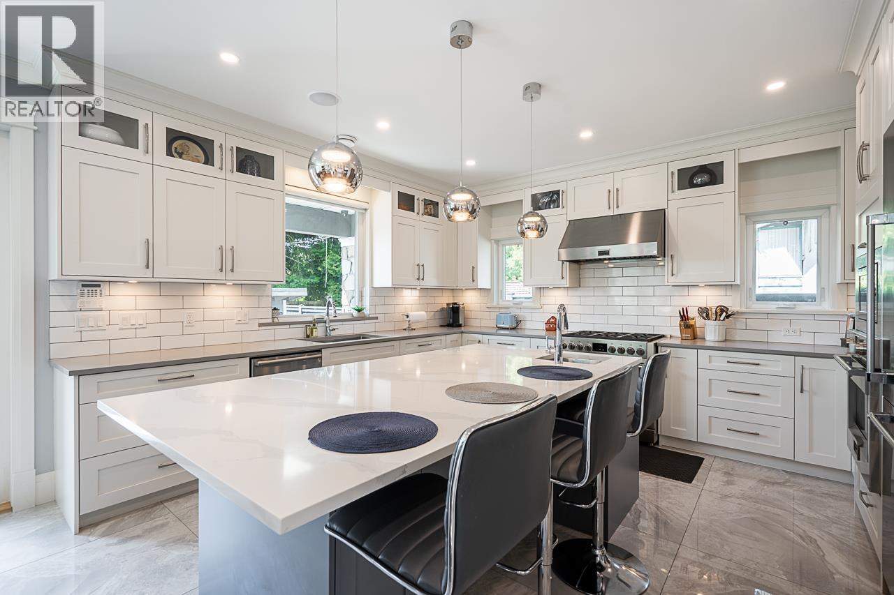Photo 10 of 6792 Elwell Street, Burnaby BC
