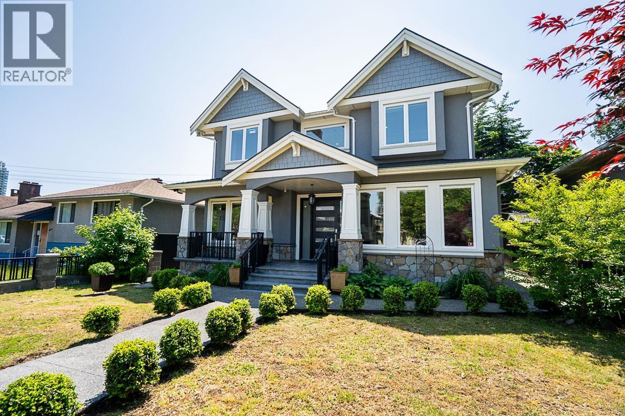 Photo 3 of 6792 Elwell Street, Burnaby BC