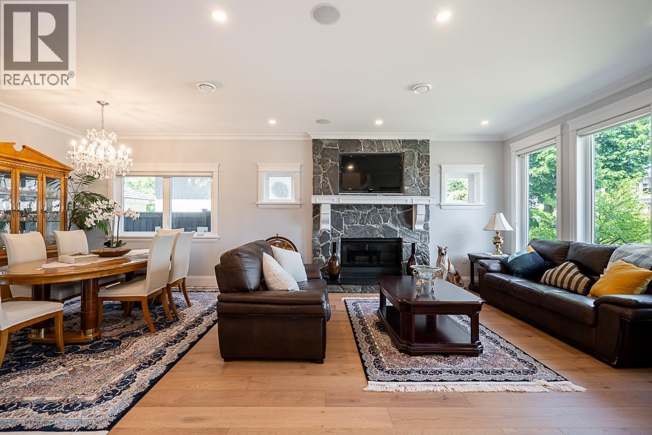 Photo 5 of 6792 Elwell Street, Burnaby BC