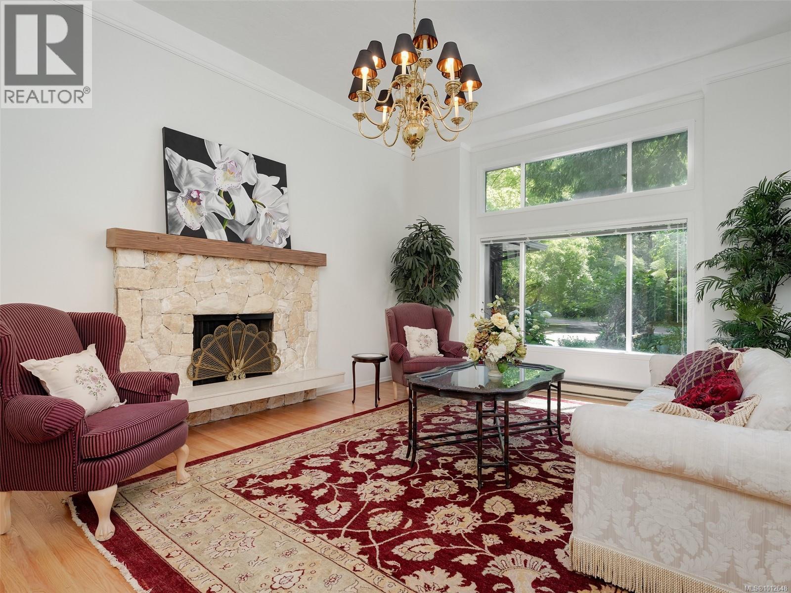 Photo 4 of 4860 Excelsior Rd, Saanich BC