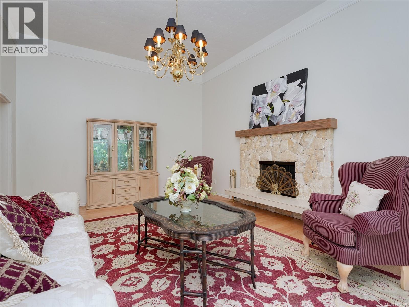 Photo 5 of 4860 Excelsior Rd, Saanich BC