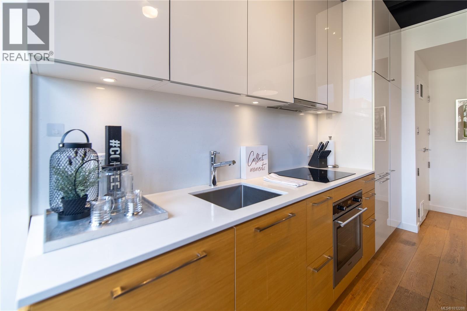 327 1610 Store Street, Victoria