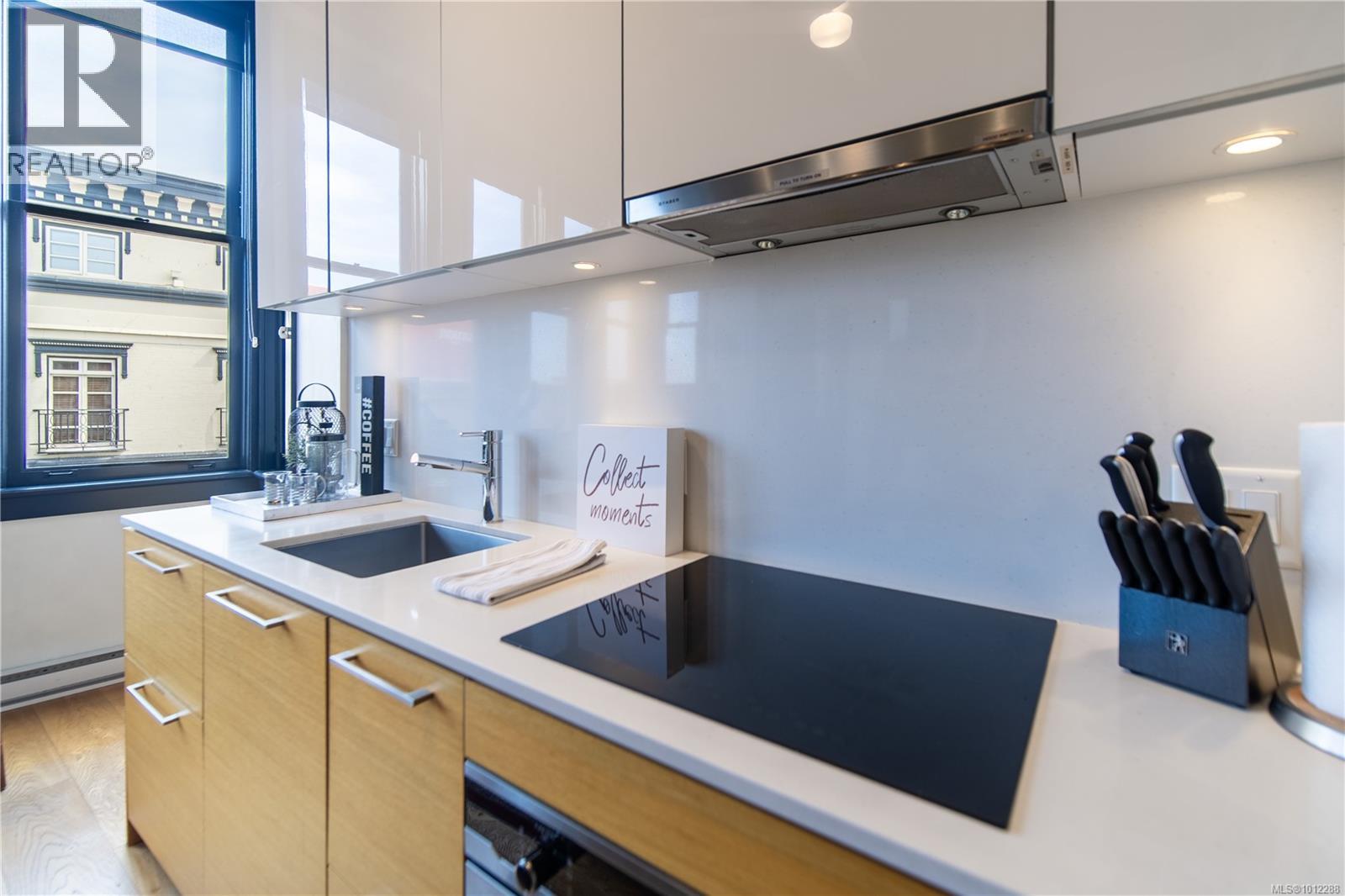 327 1610 Store Street, Victoria