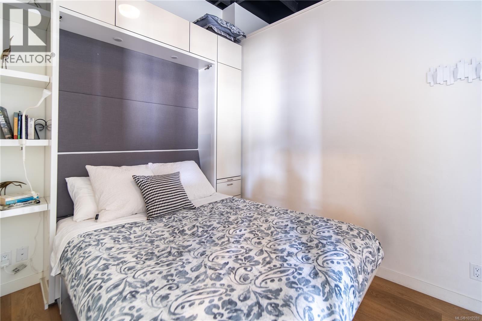 327 1610 Store Street, Victoria