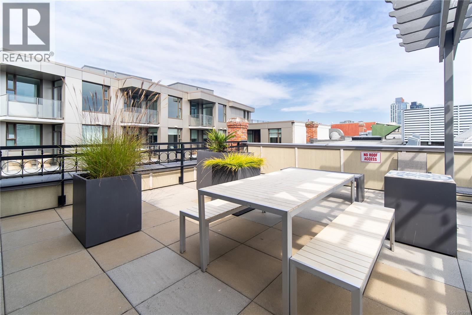 327 1610 Store Street, Victoria