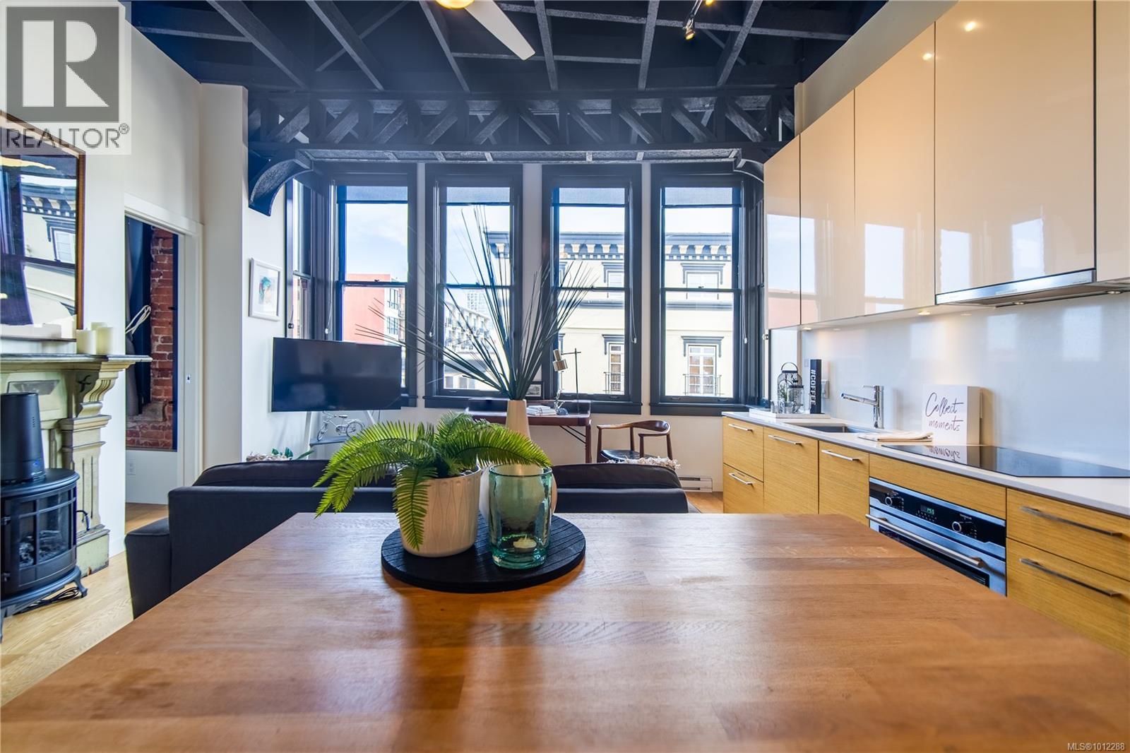 327 1610 Store Street, Victoria
