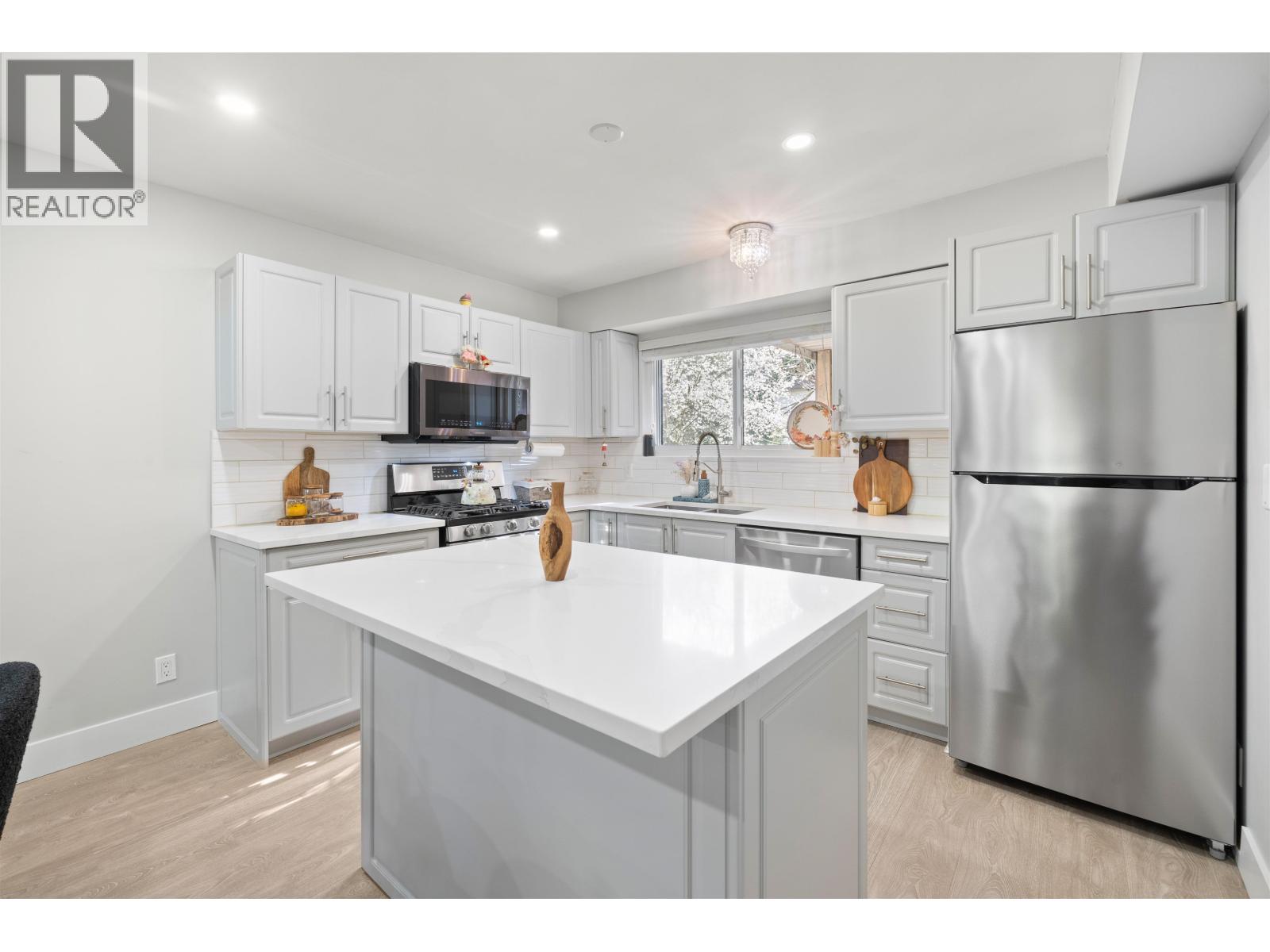 Photo 22 of 2333 Kirkstone Road, North Vancouver BC