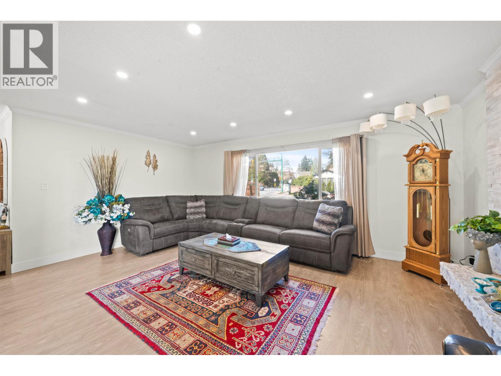 Photo 8 of 2333 Kirkstone Road, North Vancouver BC