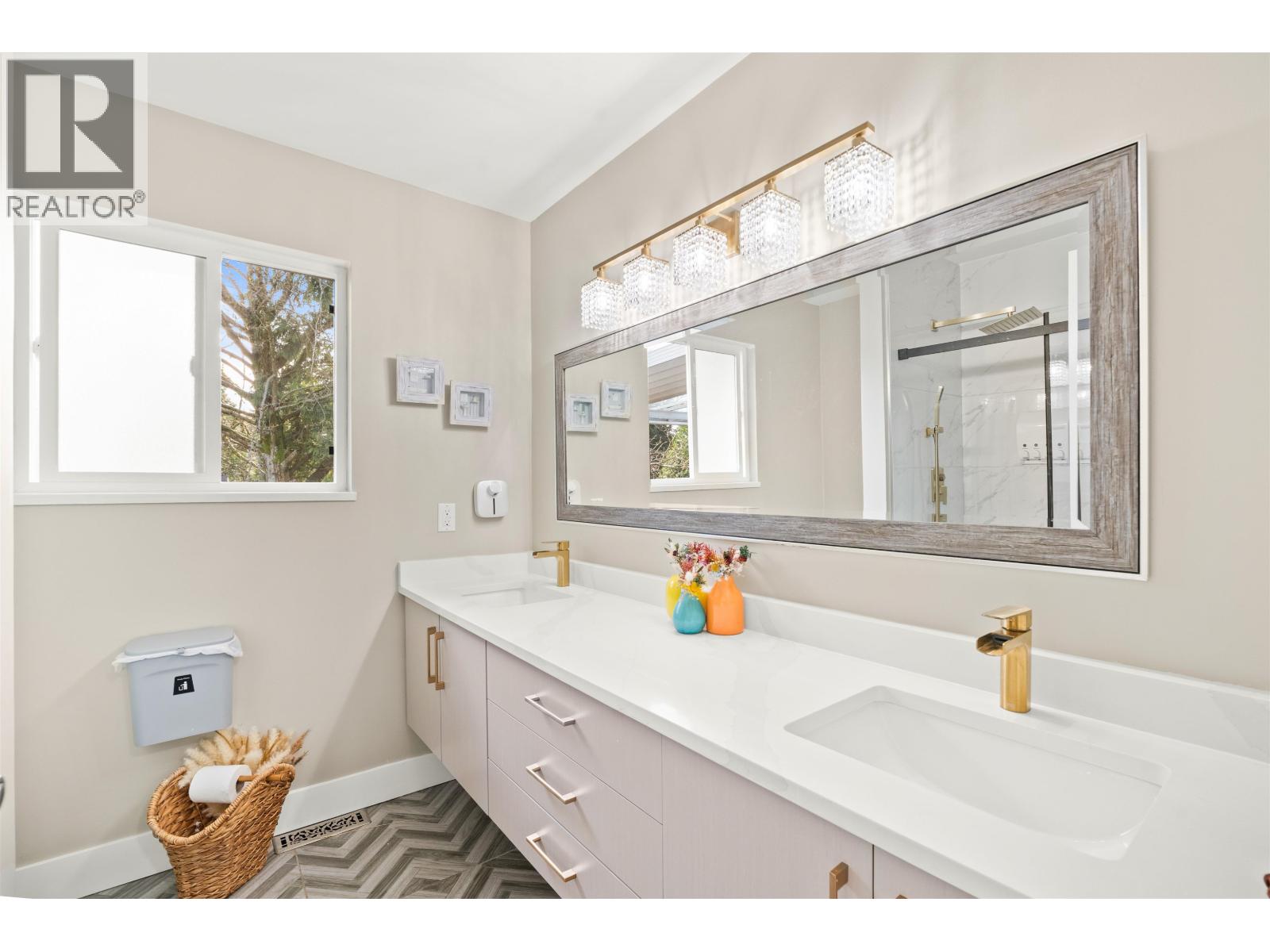 Photo 17 of 2333 Kirkstone Road, North Vancouver BC