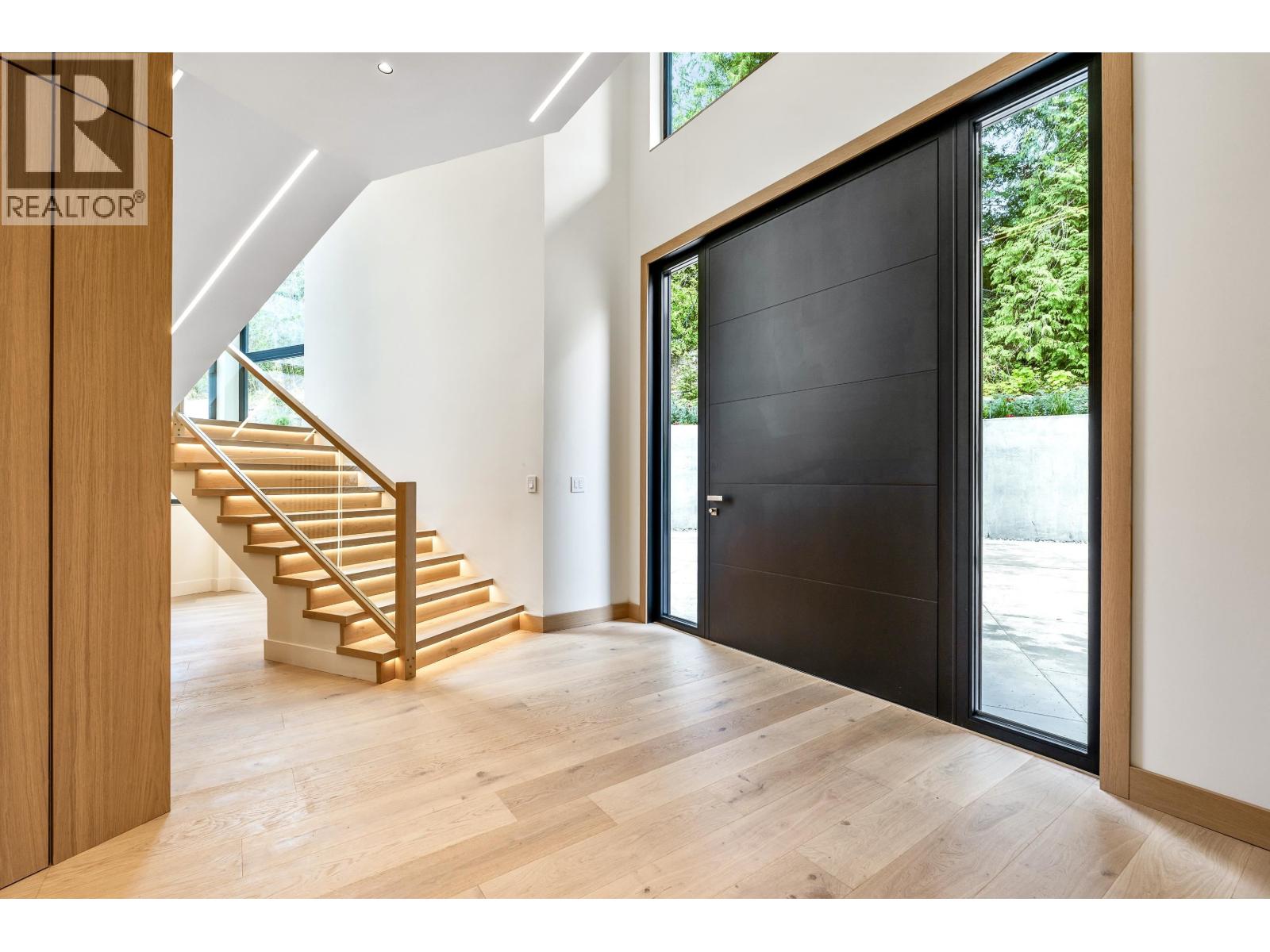 Photo 6 of 5773 Primrose Place, West Vancouver BC
