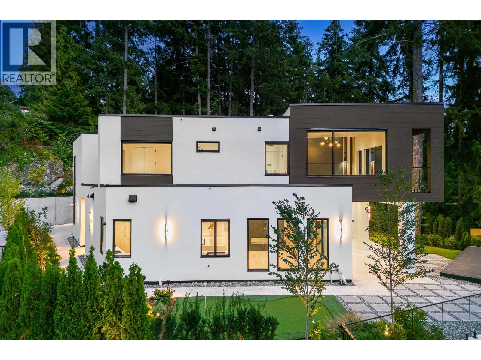 Photo 4 of 5773 Primrose Place, West Vancouver BC