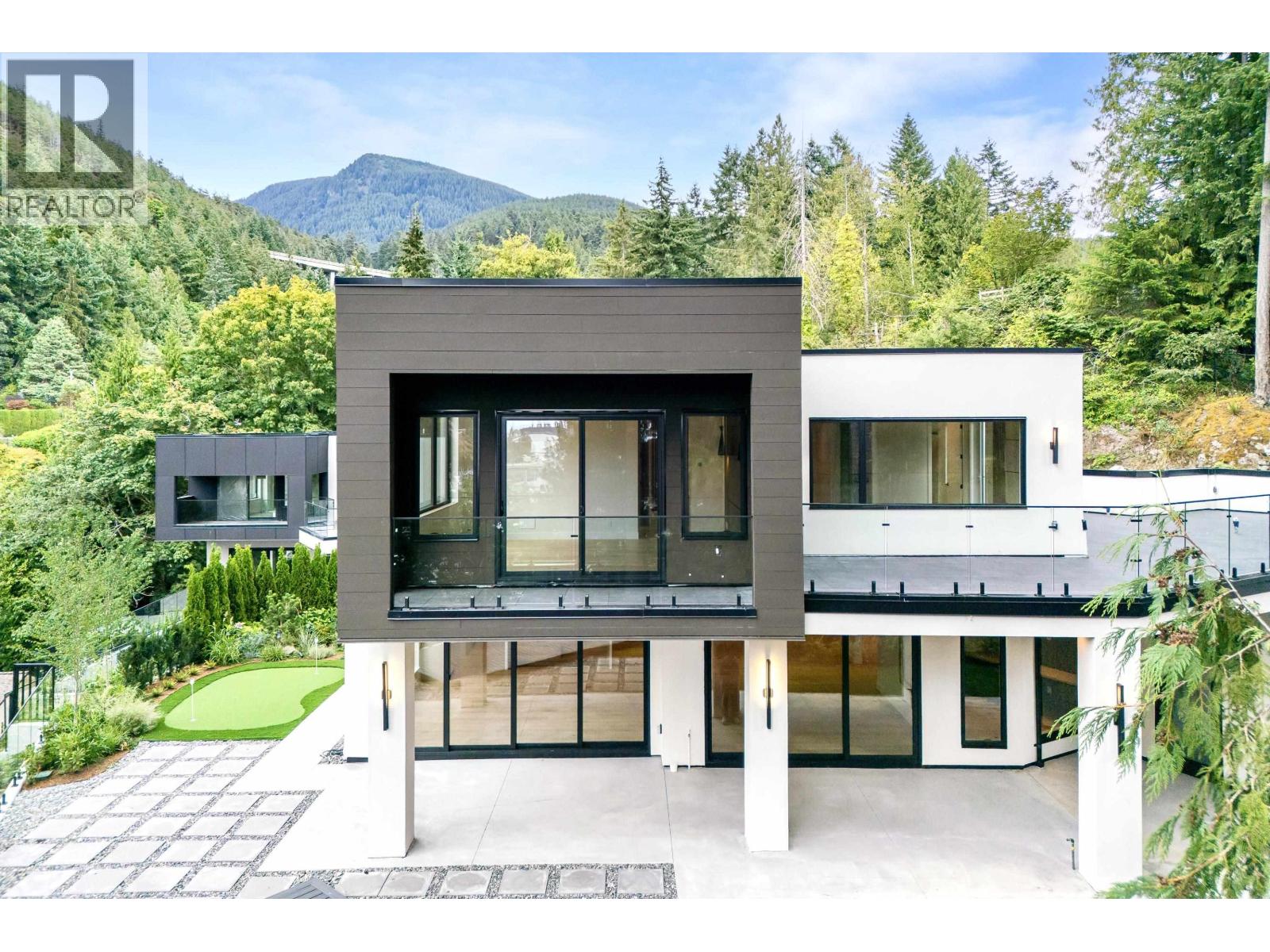 Photo 3 of 5773 Primrose Place, West Vancouver BC