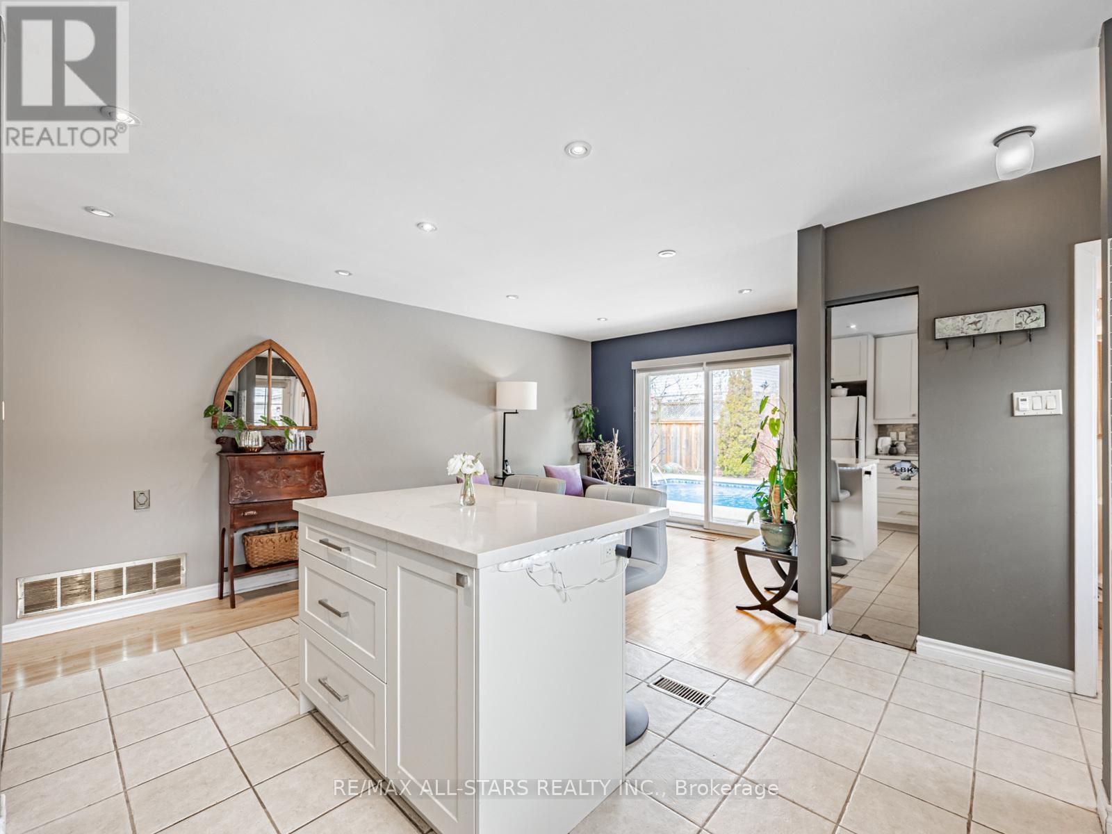 Photo 19 of 220 Catalina Drive, Toronto ON