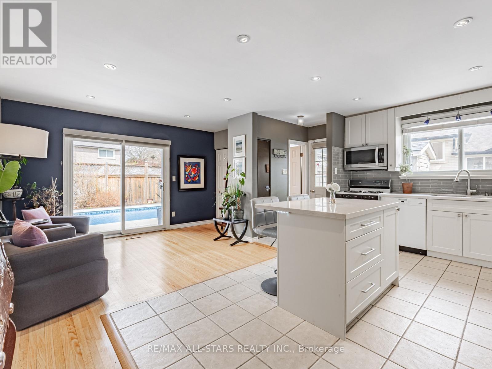 Photo 20 of 220 Catalina Drive, Toronto ON