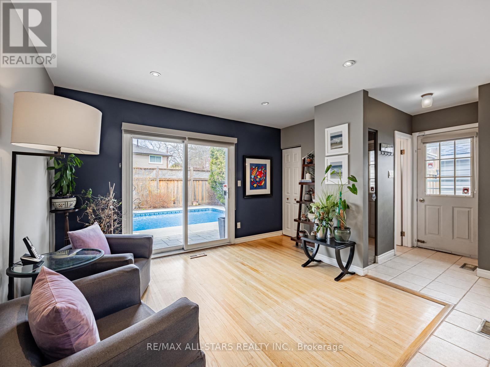 Photo 22 of 220 Catalina Drive, Toronto ON