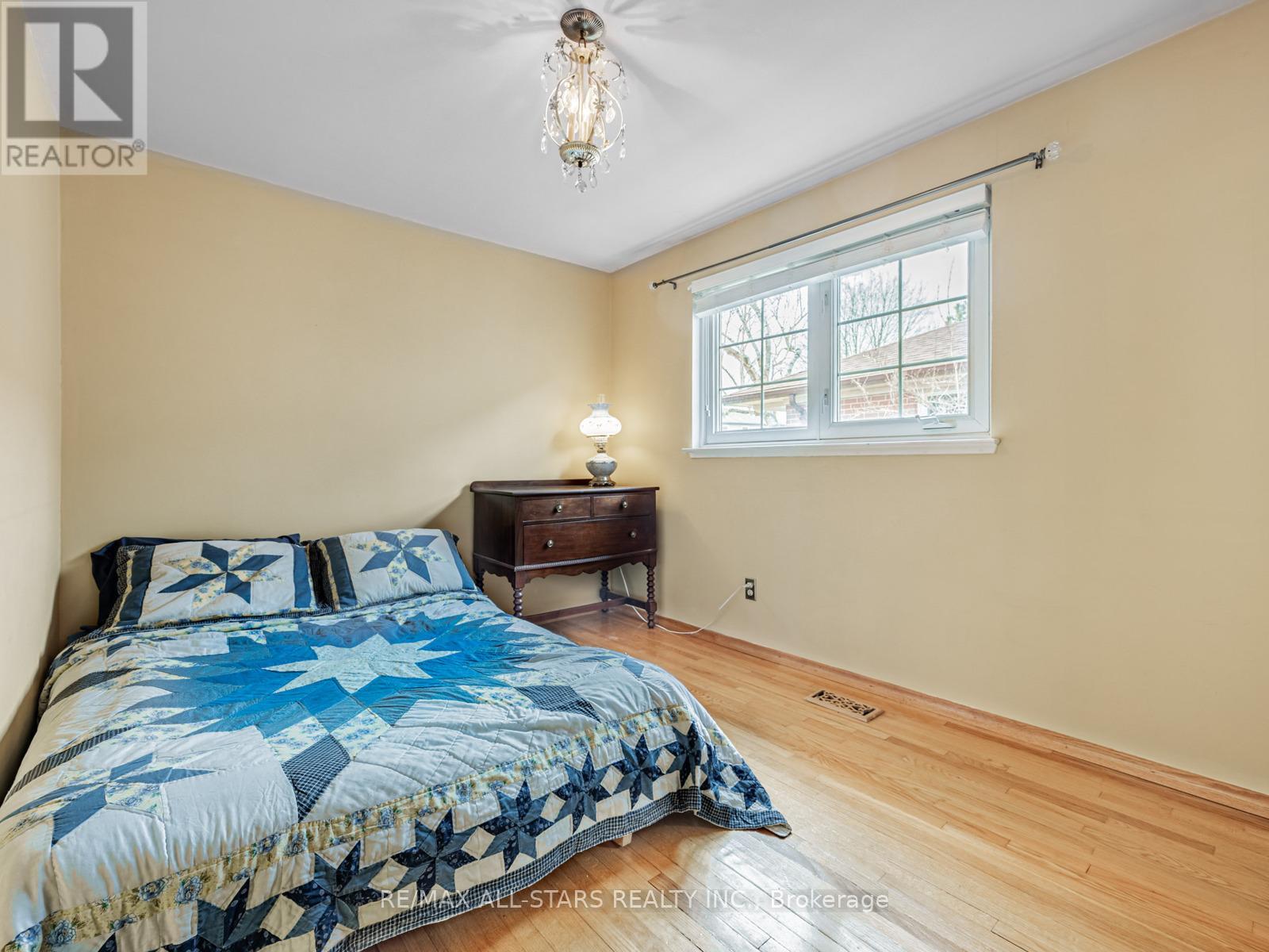 Photo 27 of 220 Catalina Drive, Toronto ON