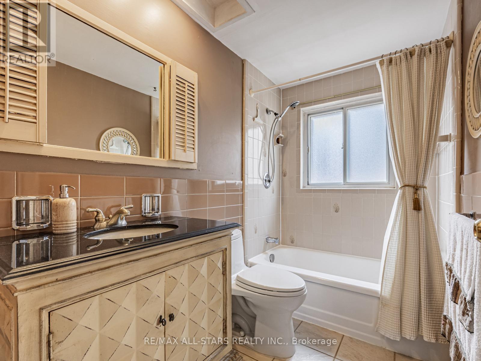 Photo 29 of 220 Catalina Drive, Toronto ON
