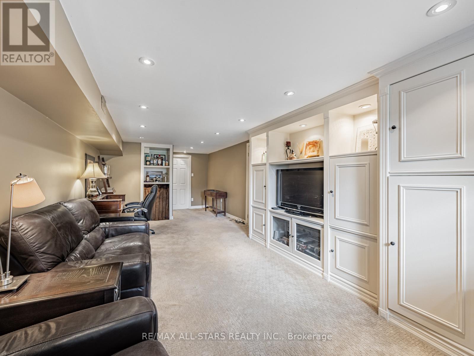 Photo 31 of 220 Catalina Drive, Toronto ON