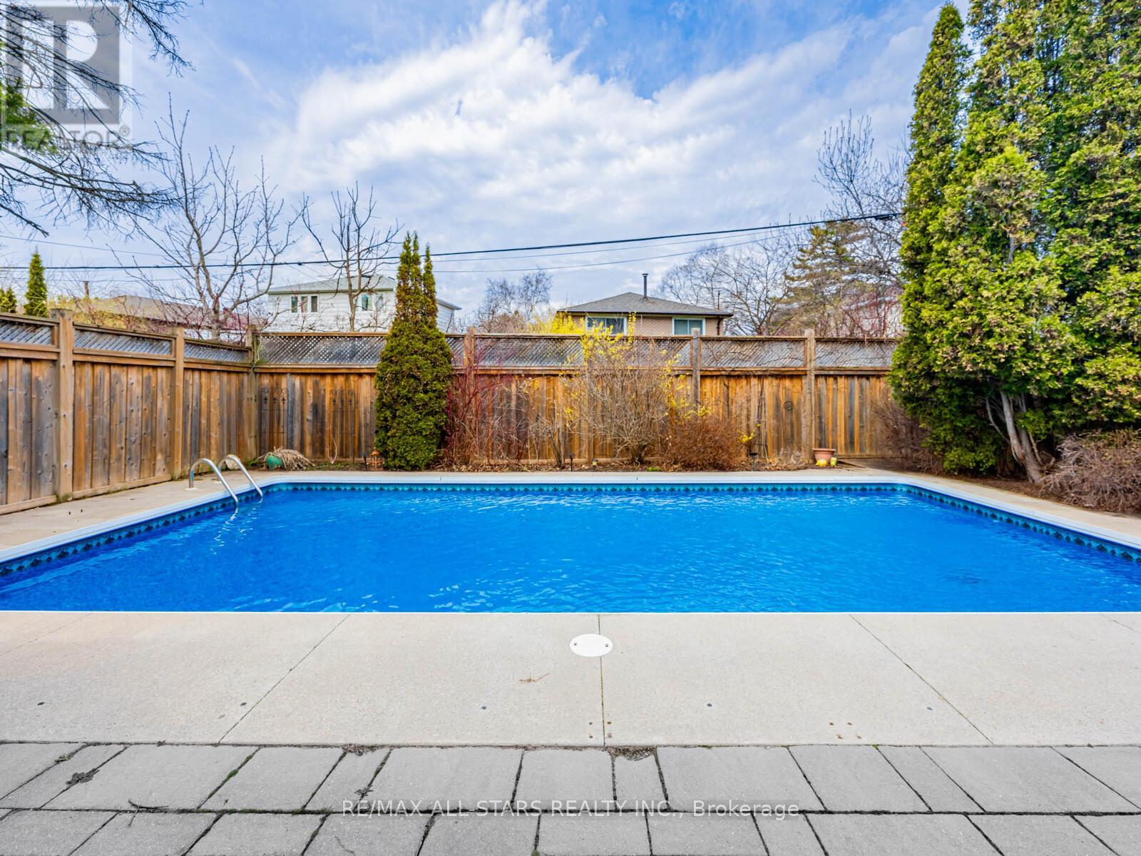 Photo 33 of 220 Catalina Drive, Toronto ON