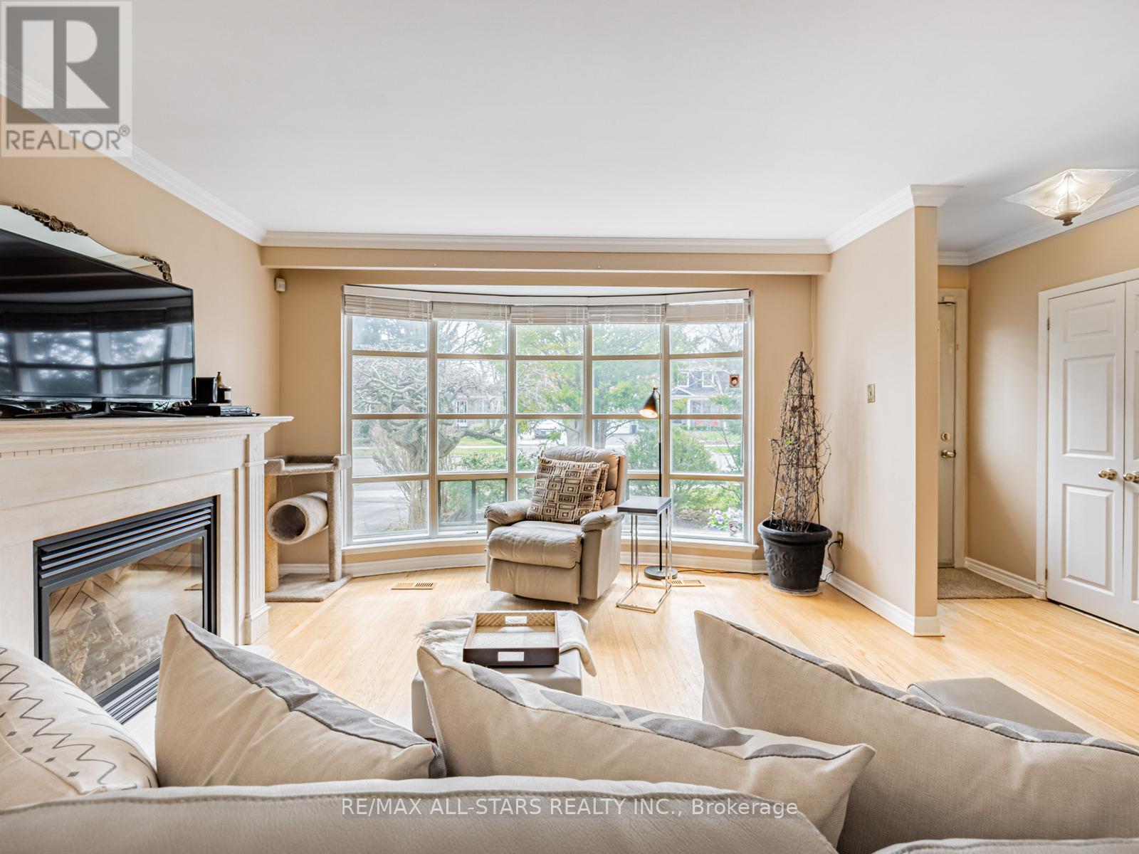 Photo 7 of 220 Catalina Drive, Toronto ON