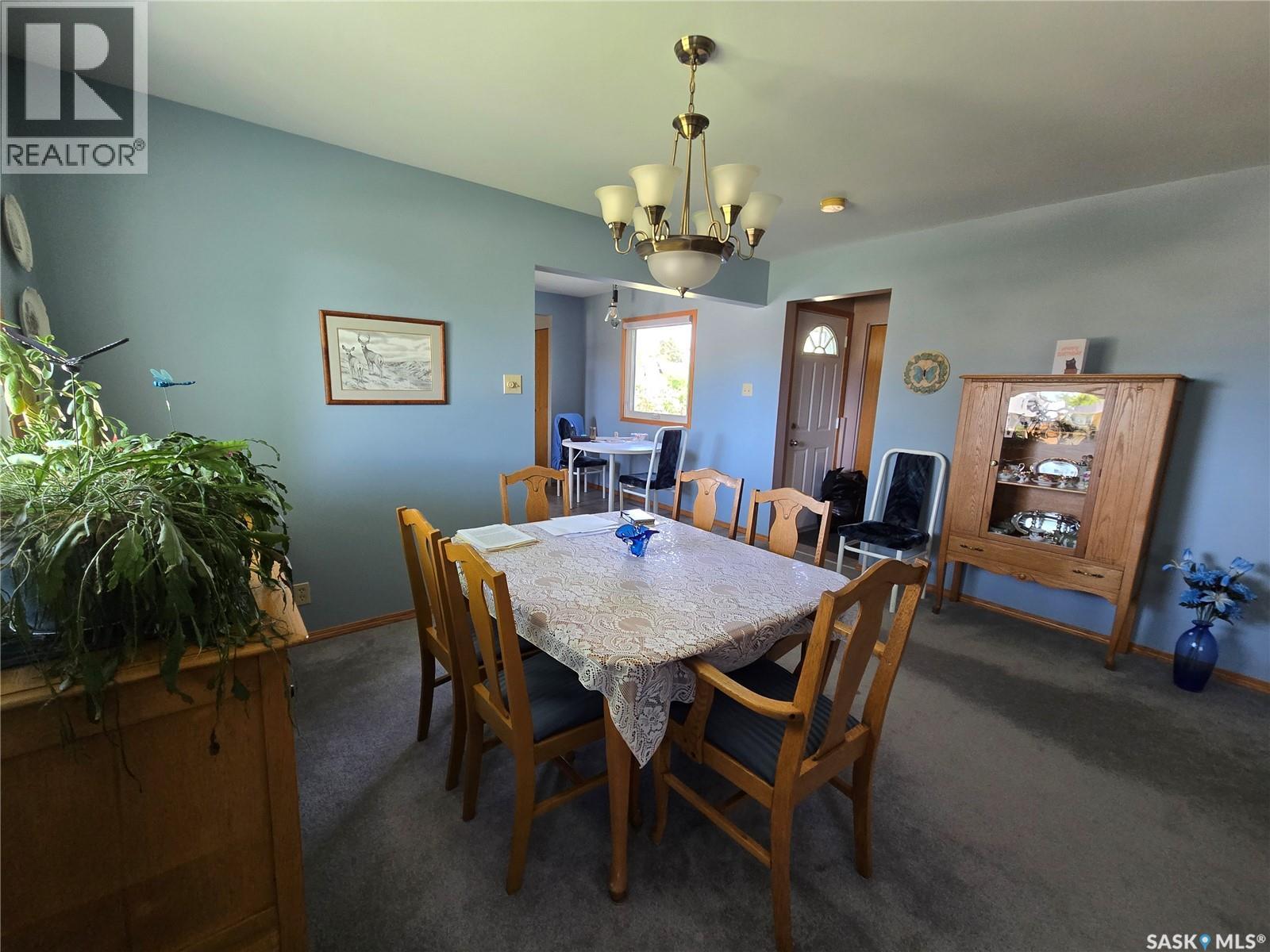 Photo 12 of 427 15th Avenue Ne, Swift Current SK
