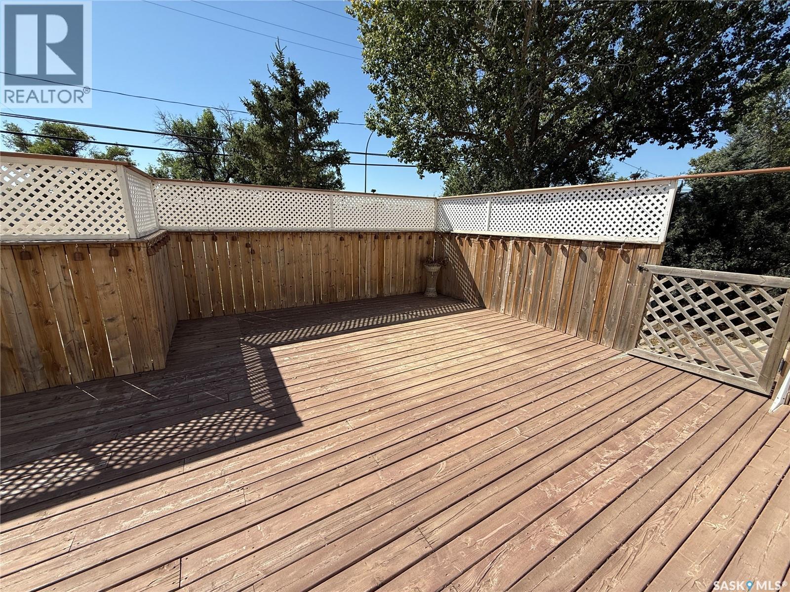 Photo 12 of 705 1st Avenue Nw, Weyburn SK