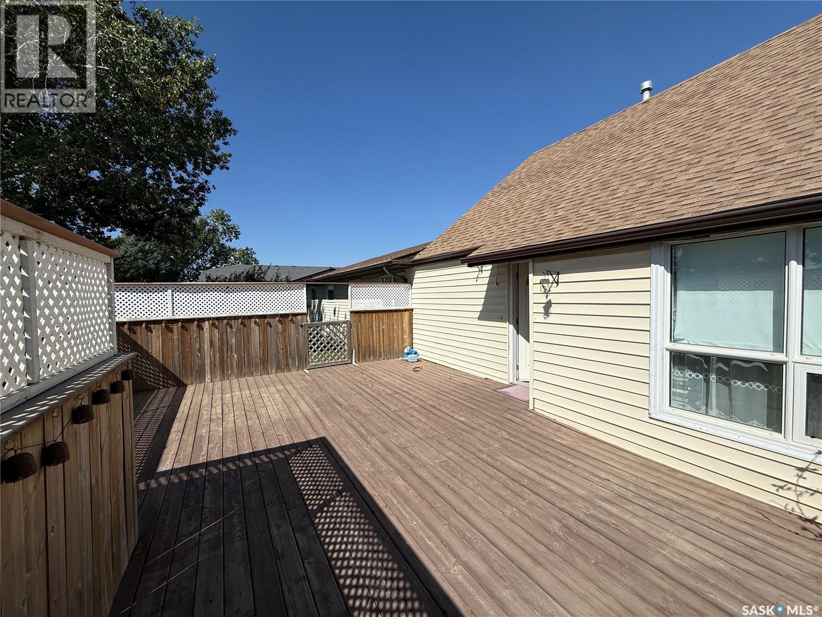 Photo 14 of 705 1st Avenue Nw, Weyburn SK