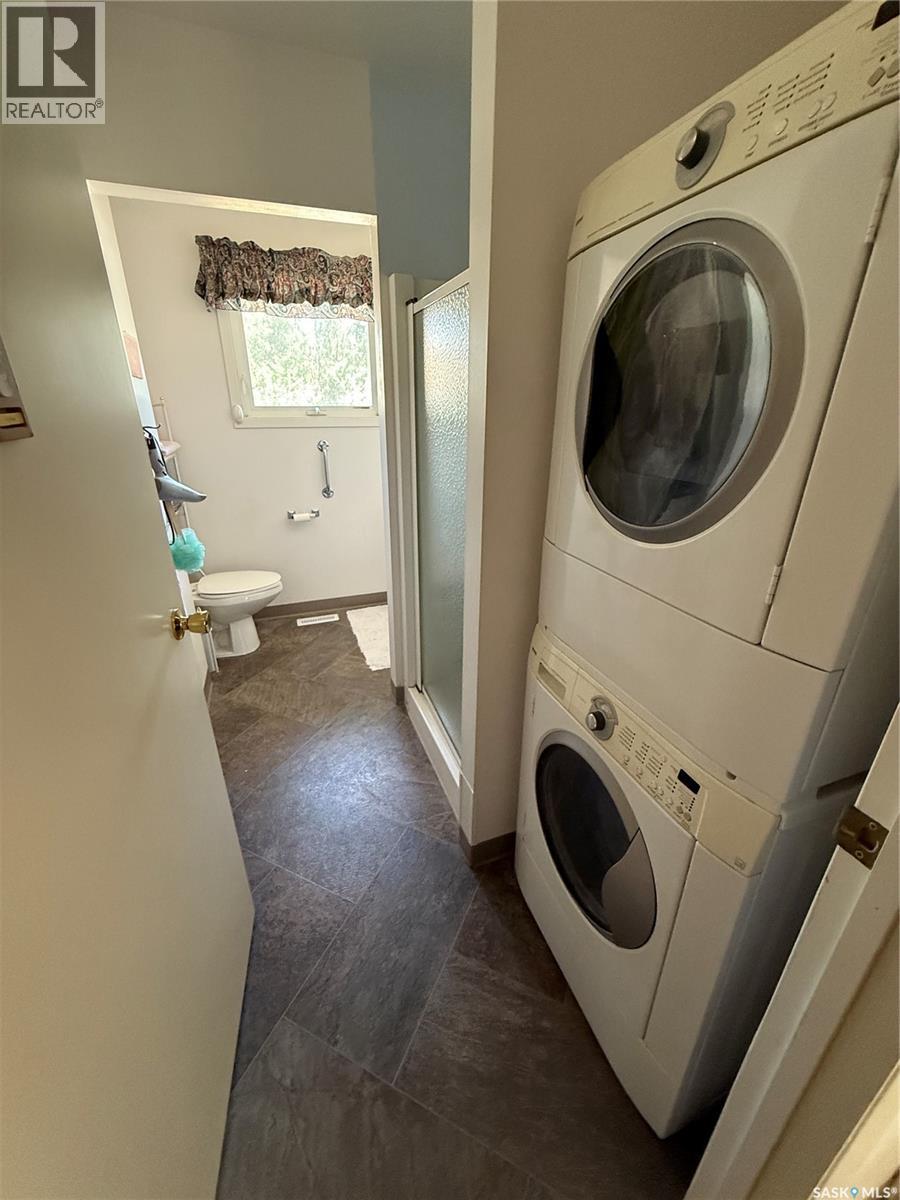 Photo 8 of 705 1st Avenue Nw, Weyburn SK