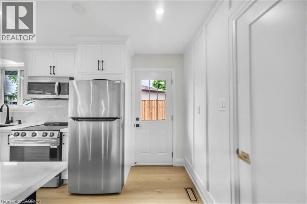 Photo 5 of 4476 Margueritte Avenue, Beamsville ON