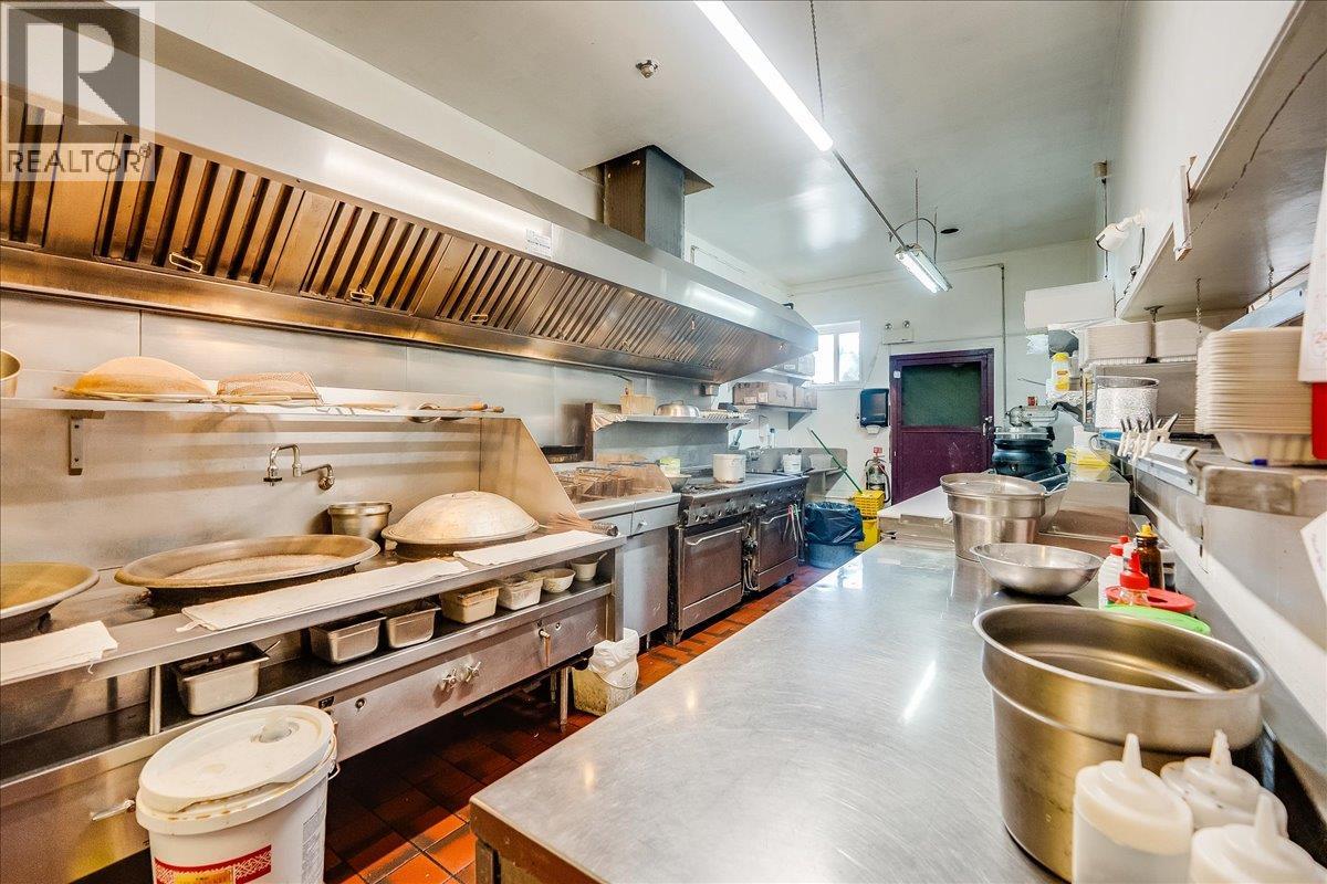 932/932 Columbia Avenue, Castlegar