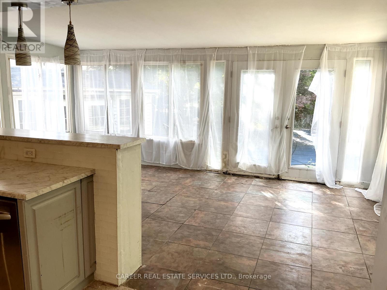 Photo 10 of 1187 Finch Avenue, Pickering ON