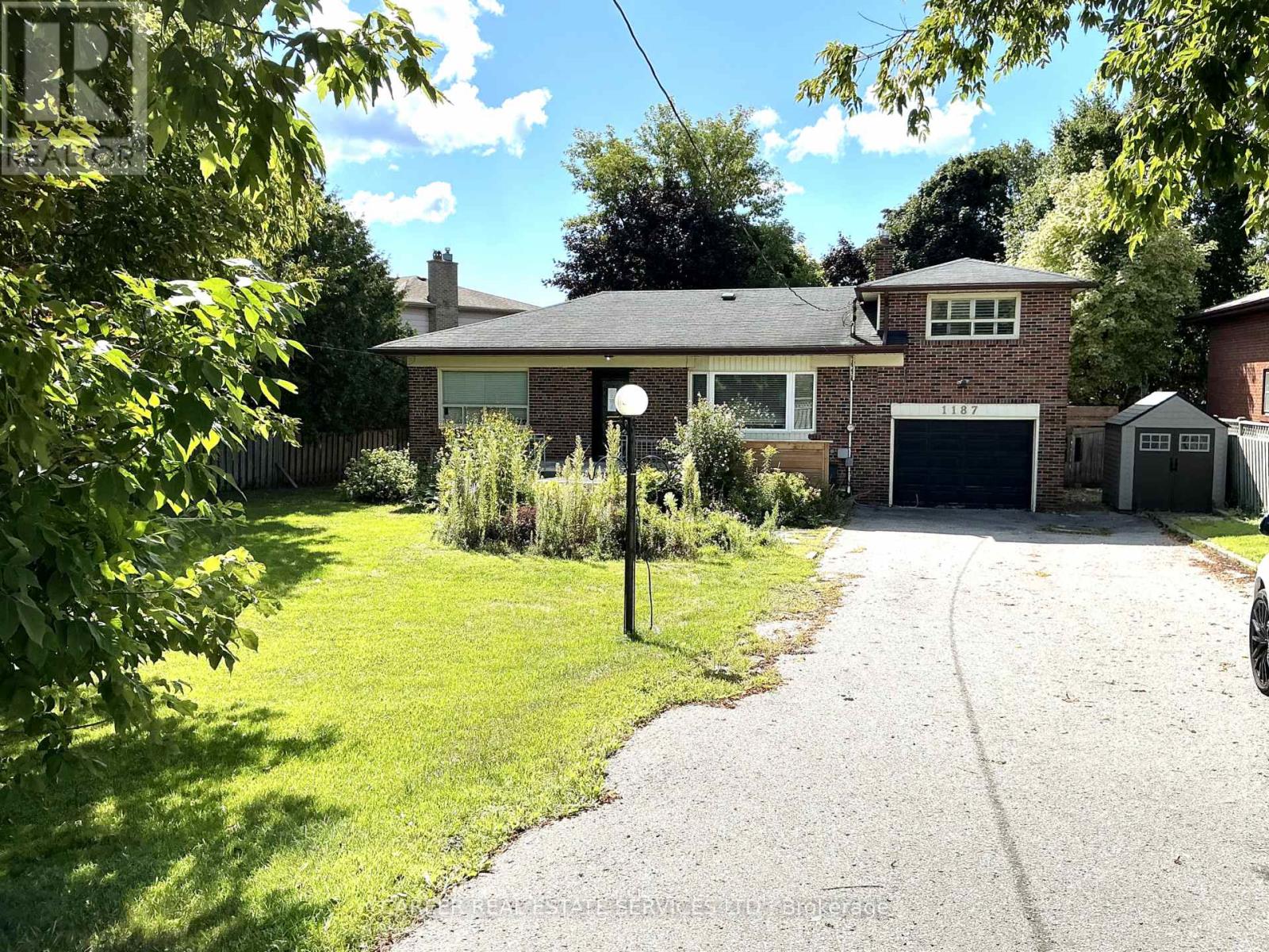 Photo 2 of 1187 Finch Avenue, Pickering ON