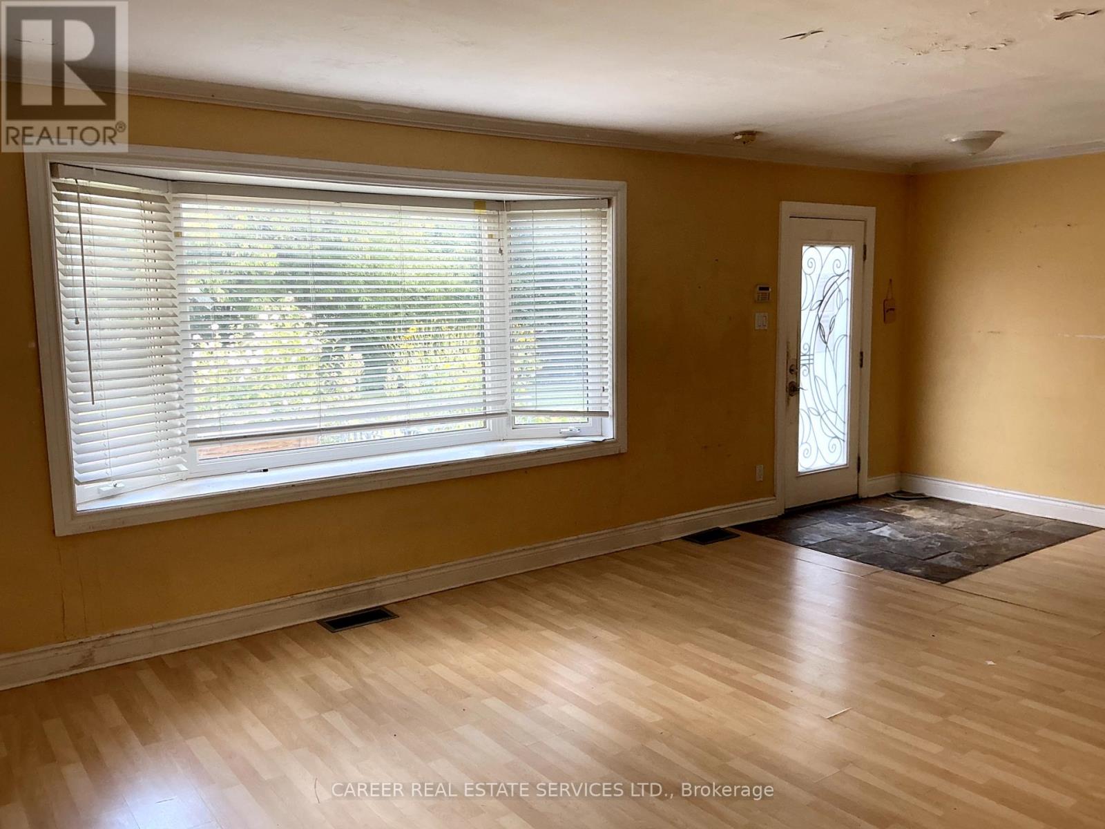Photo 4 of 1187 Finch Avenue, Pickering ON