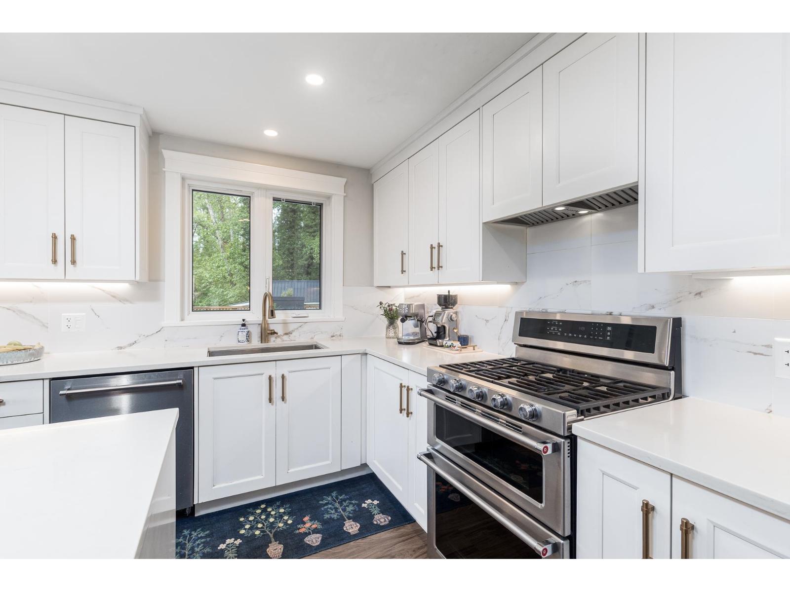 Photo 11 of 25153 11 B Avenue, Langley BC