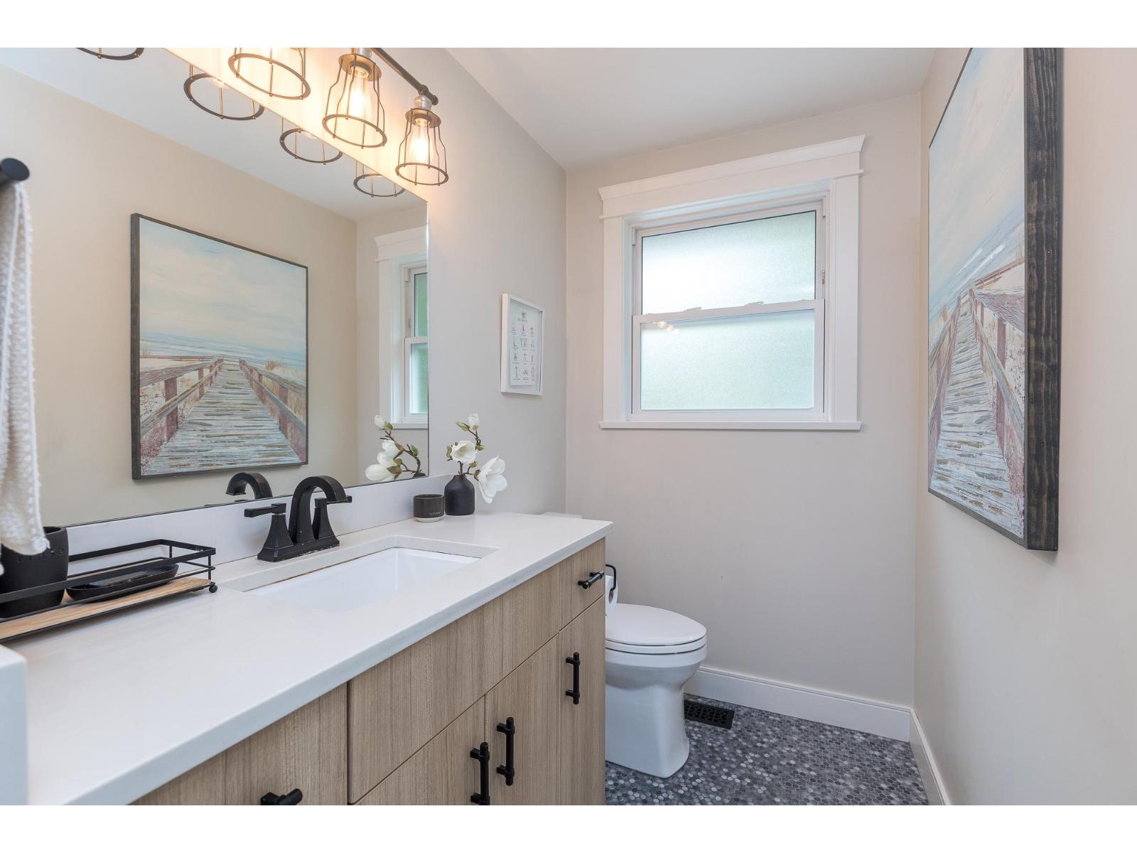 Photo 14 of 25153 11 B Avenue, Langley BC