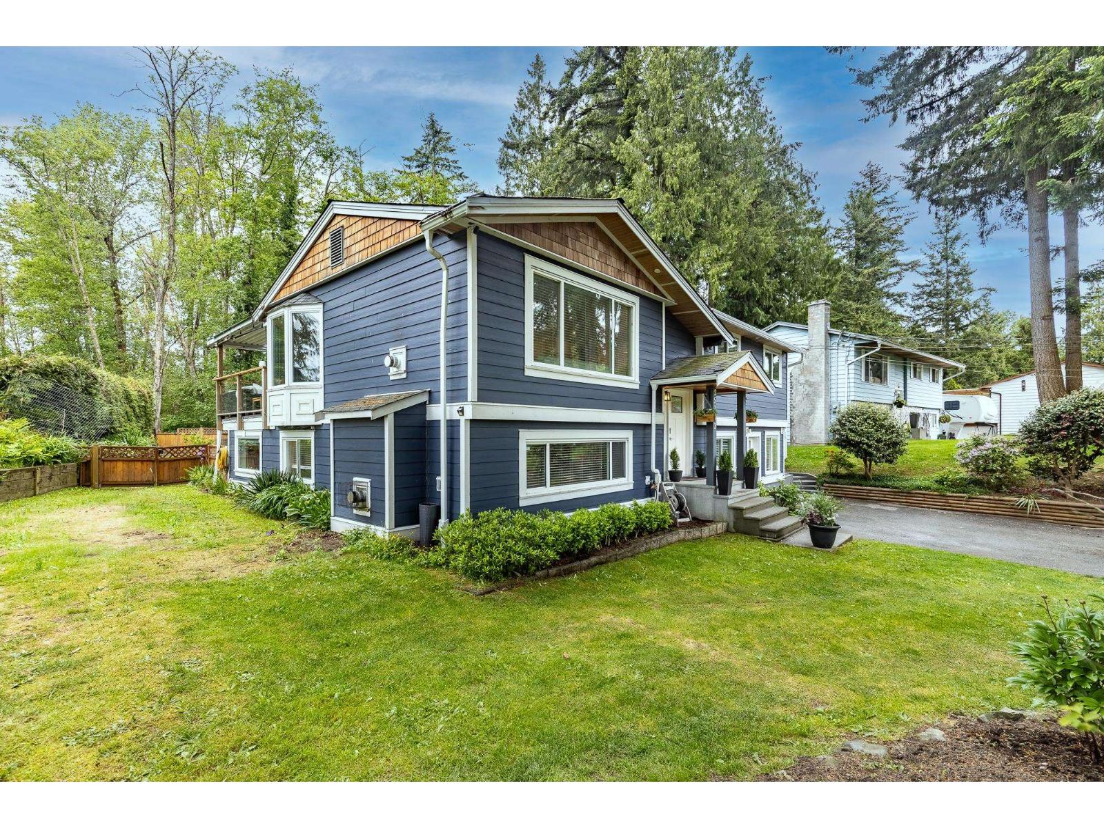 Photo 3 of 25153 11 B Avenue, Langley BC