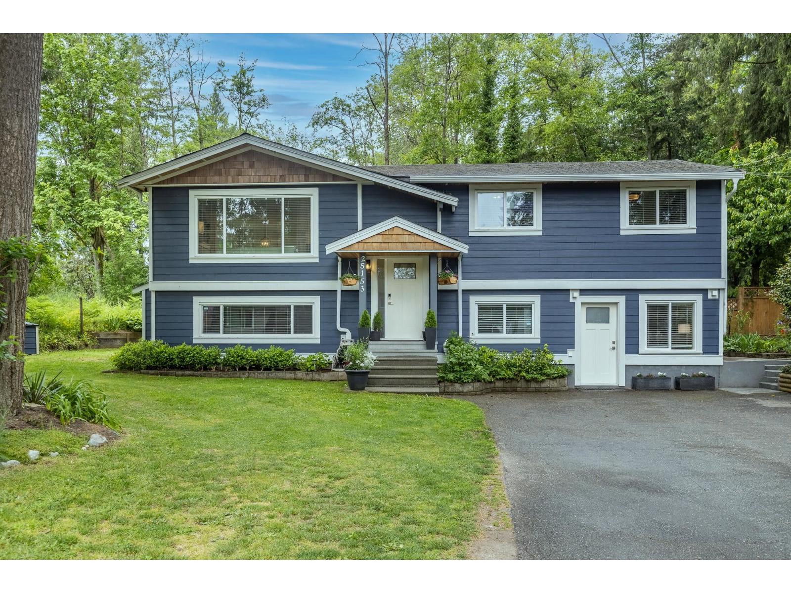 Photo 2 of 25153 11 B Avenue, Langley BC