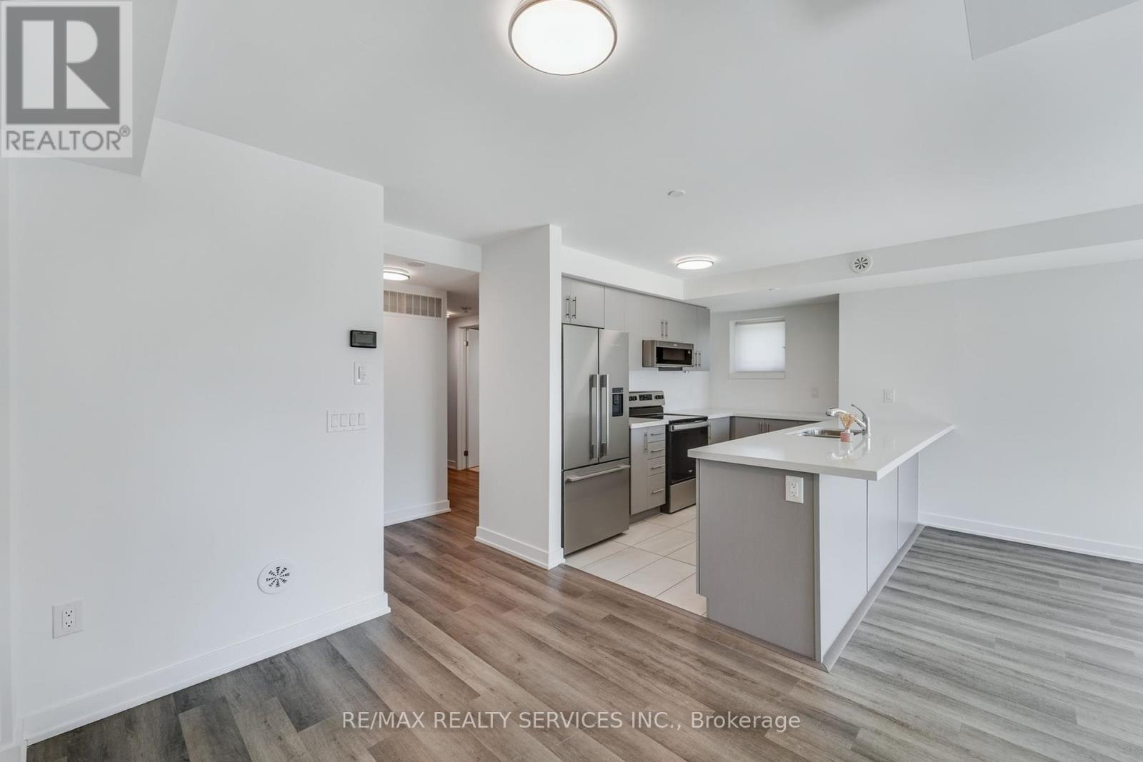 Photo 11 of 13 155 Veterans Drive, Brampton ON