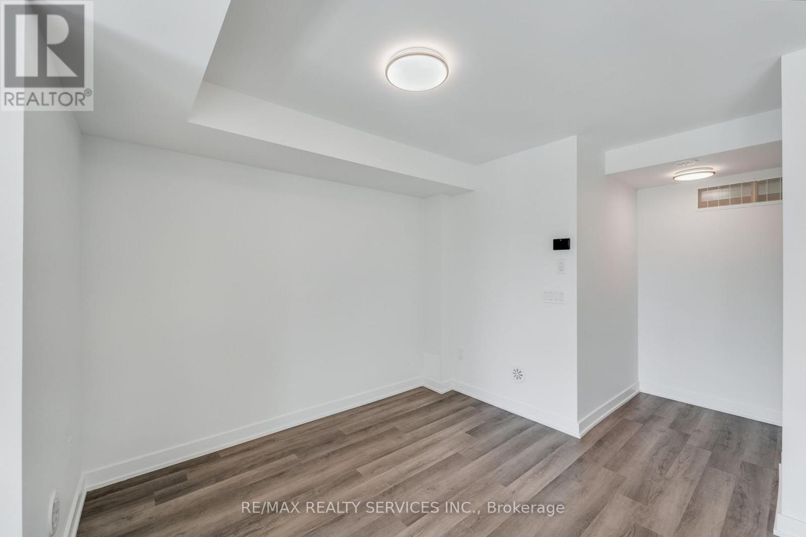 Photo 13 of 13 155 Veterans Drive, Brampton ON