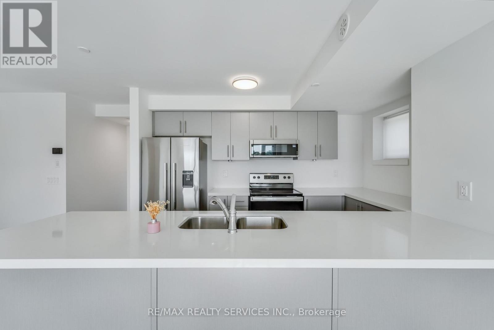 Photo 14 of 13 155 Veterans Drive, Brampton ON