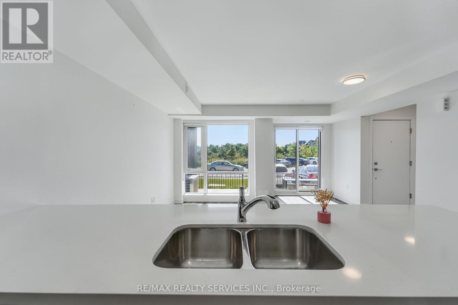 Photo 15 of 13 155 Veterans Drive, Brampton ON
