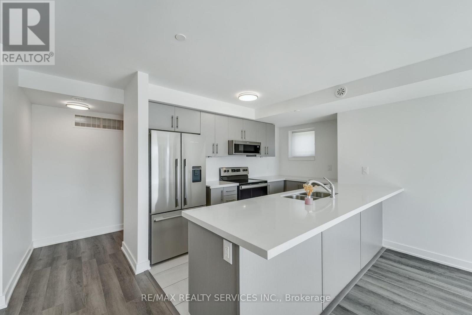 Photo 16 of 13 155 Veterans Drive, Brampton ON