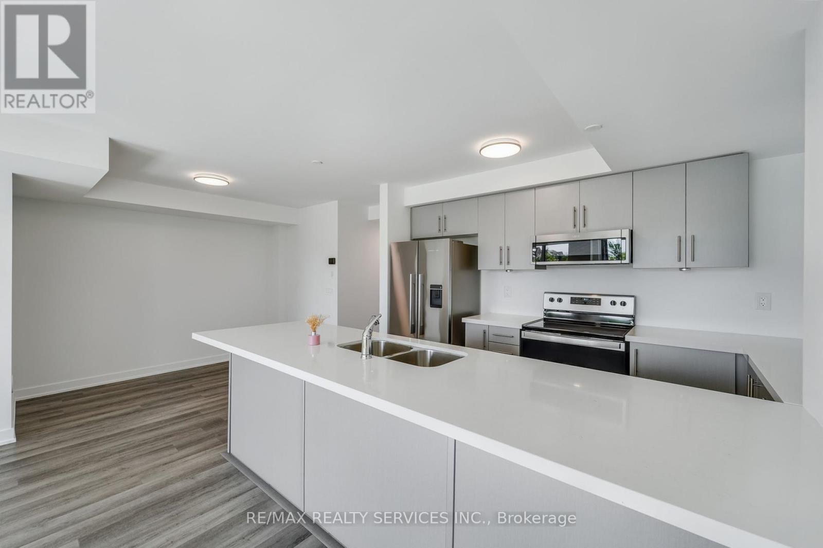 Photo 17 of 13 155 Veterans Drive, Brampton ON