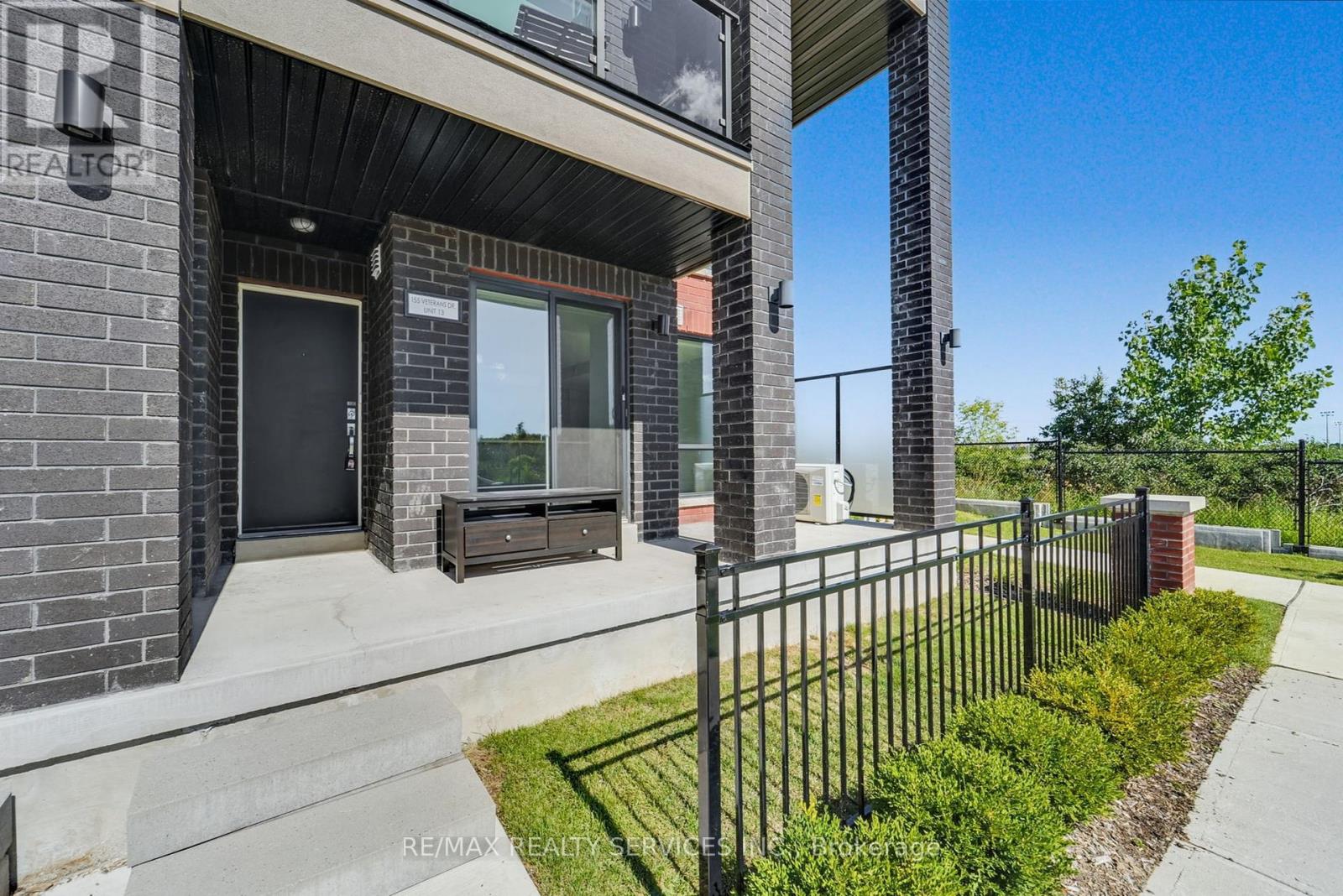 Photo 2 of 13 155 Veterans Drive, Brampton ON