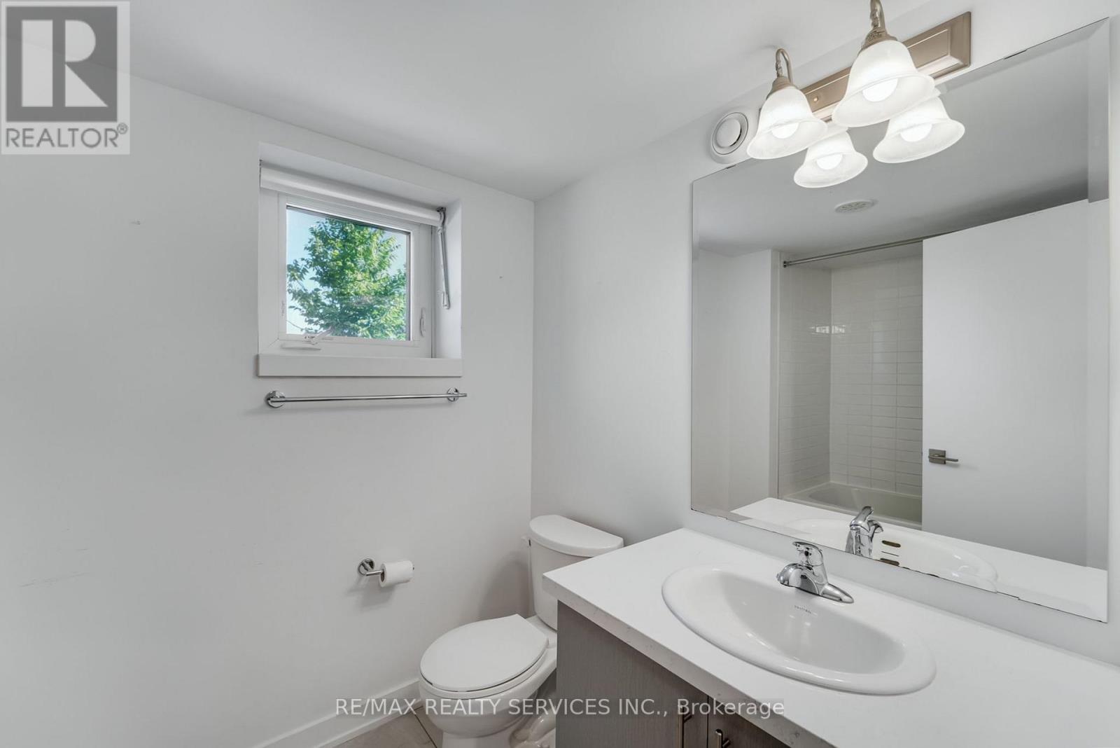 Photo 25 of 13 155 Veterans Drive, Brampton ON