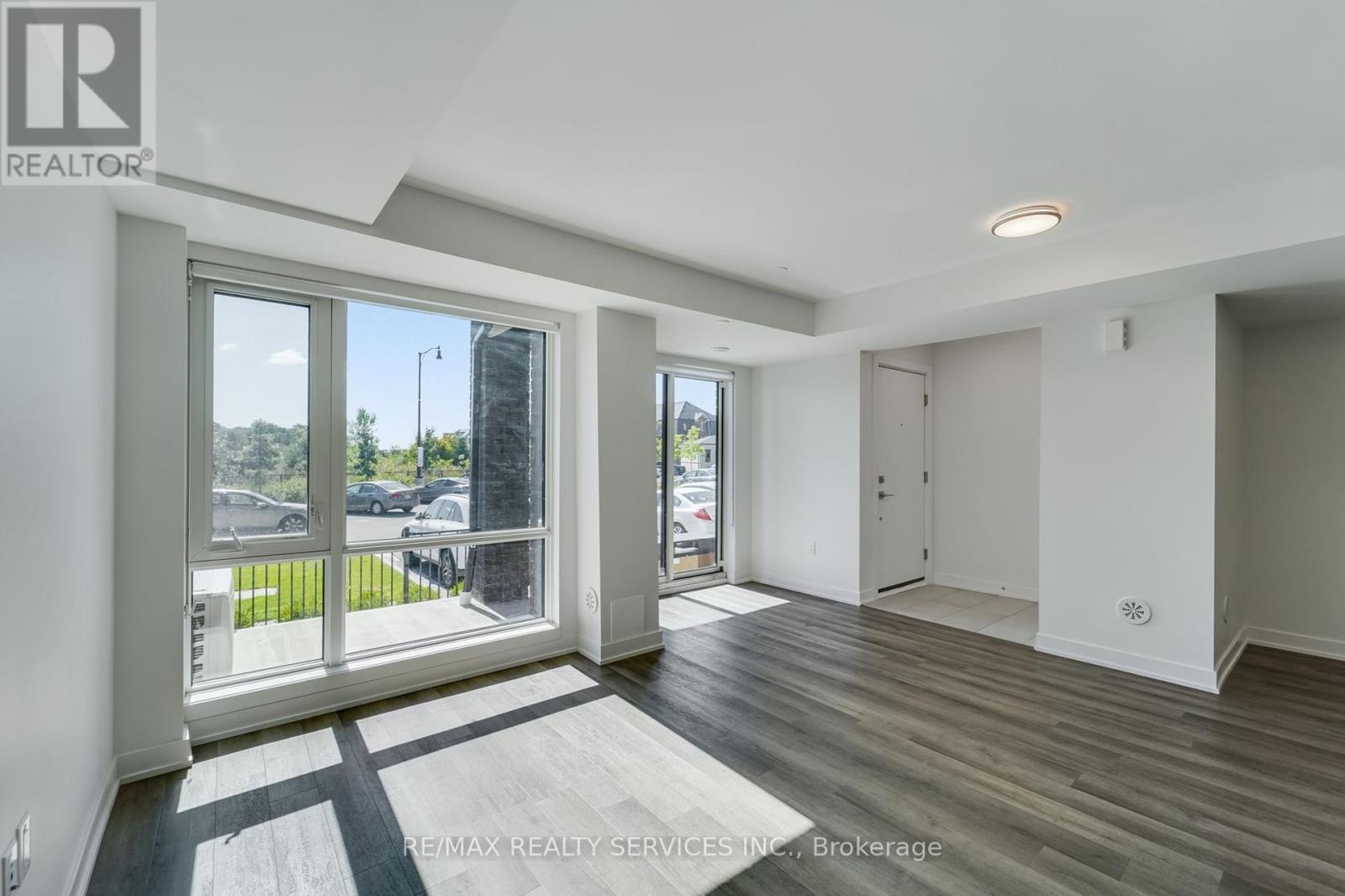 Photo 3 of 13 155 Veterans Drive, Brampton ON